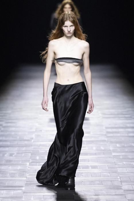 Model on the catwalk at the Ann Demeulemeester fashion show in Paris,  Spring Summer 2024 Ready To Wear Fashion Week, – A Shaded View on Fashion