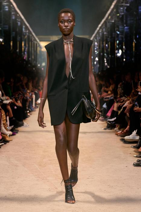 ISABEL MARANT - Womenswear Spring-Summer 2024 | FHCM