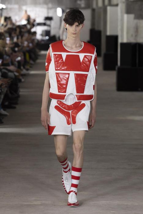 See the complete Walter Van Beirendonck Spring 2018 Menswear collection.