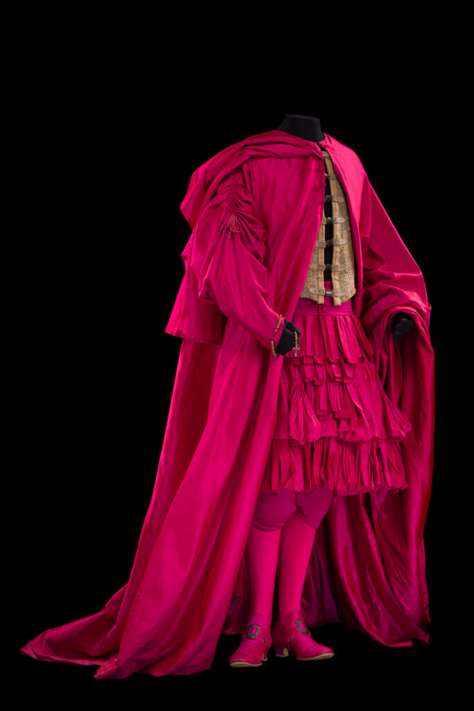 Costume de Christian Lacroix pour Tartuffe (Michel Fau) dans Le Tartuffe, mise en scène de Michel Fau. Théâtre de la Porte Saint-Martin, 2017.Coll. Théâtre de la Porte Saint-Martin.© CNCS / Florent Giffard