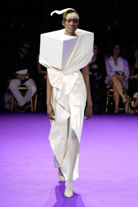 VIKTOR&ROLF - Haute Couture Fall/Winter 2024-2025 | FHCM